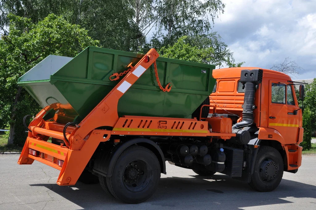 Заказ бункеровоза для вывоза мусора и отходов в Каменске-Уральском в октябре