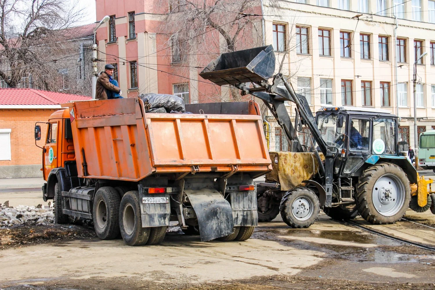 Вывоз мусора Камазом в Каменске-Уральском – аренда и заказ Камаза 10 тонн от 2500 руб. в ПроМусор