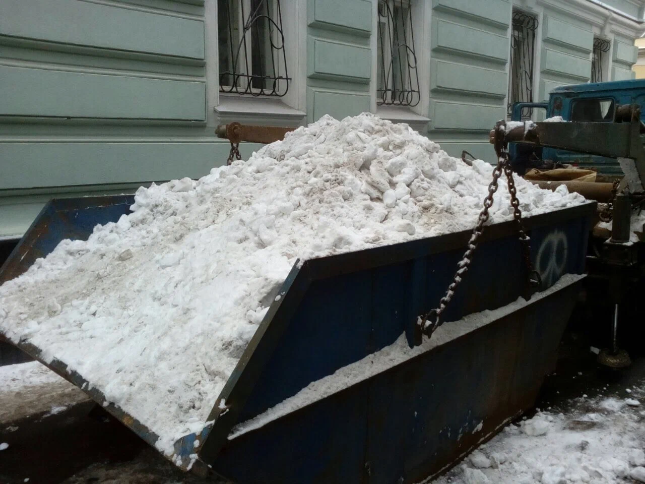 Вывоз снега контейнерами в Каменске-Уральском в октябре
