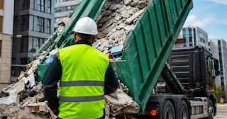 Вывоз строительного мусора в Каменске-Уральском: услуги лицензированной компании — ПроМусор